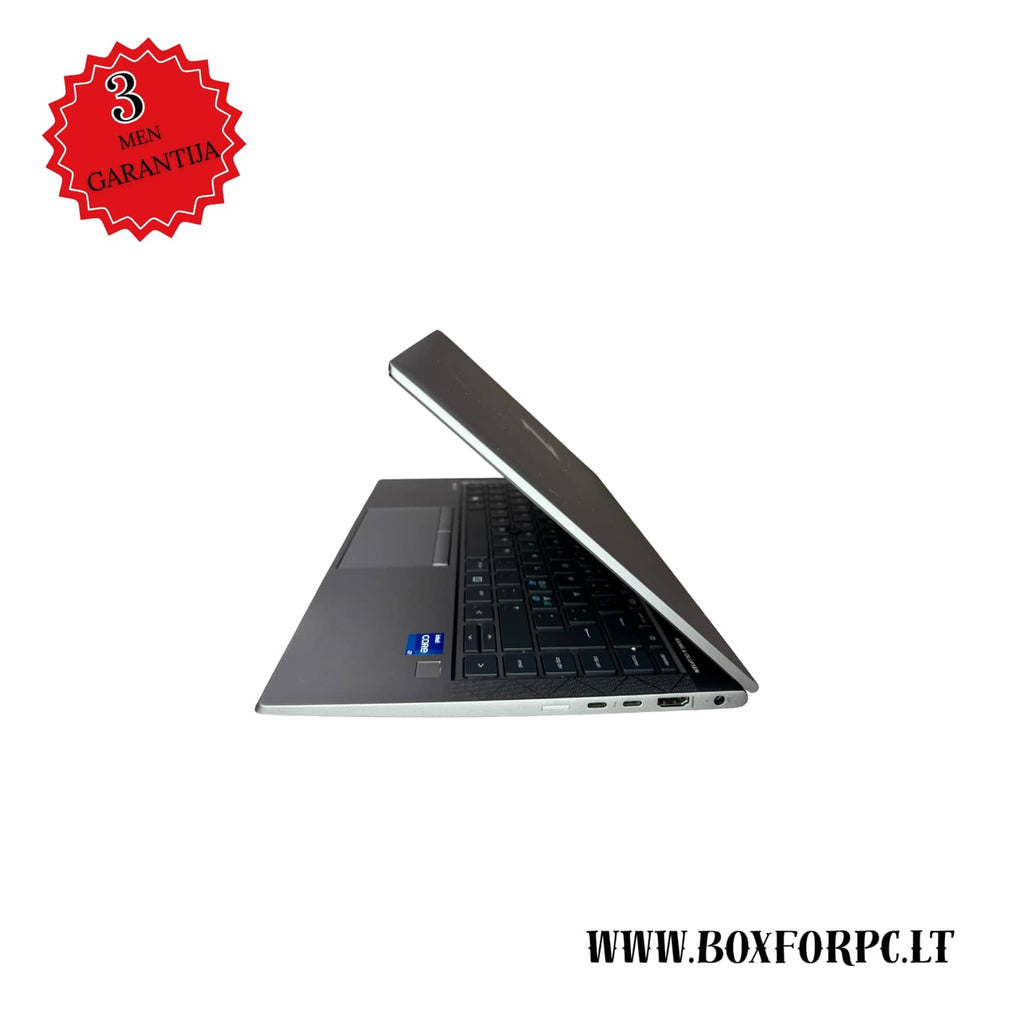 HP ZBook Firefly 14 G8 kairė pusė su USB-C ir HDMI jungtimis