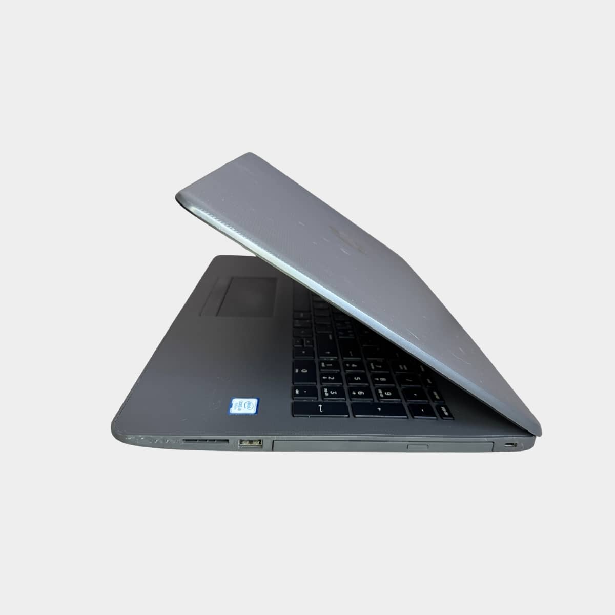 HP 250 G6 i3-7020U 8GB RAM 128GB SSD – universalus nešiojamas kompiuteris, dešinė pusė su jungtimis