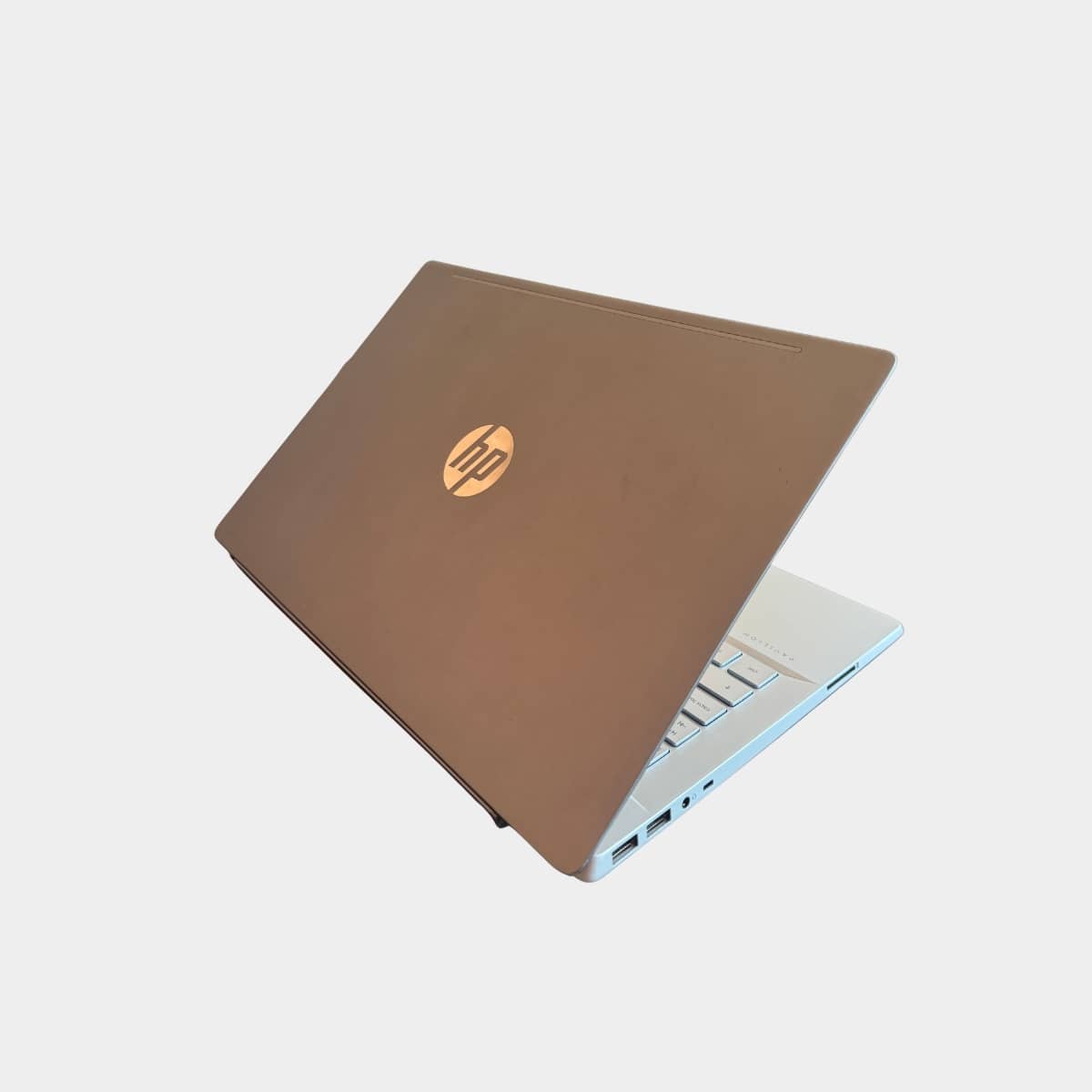 HP Pavilion 14 kairė pusė, USB-C ir HDMI jungtys