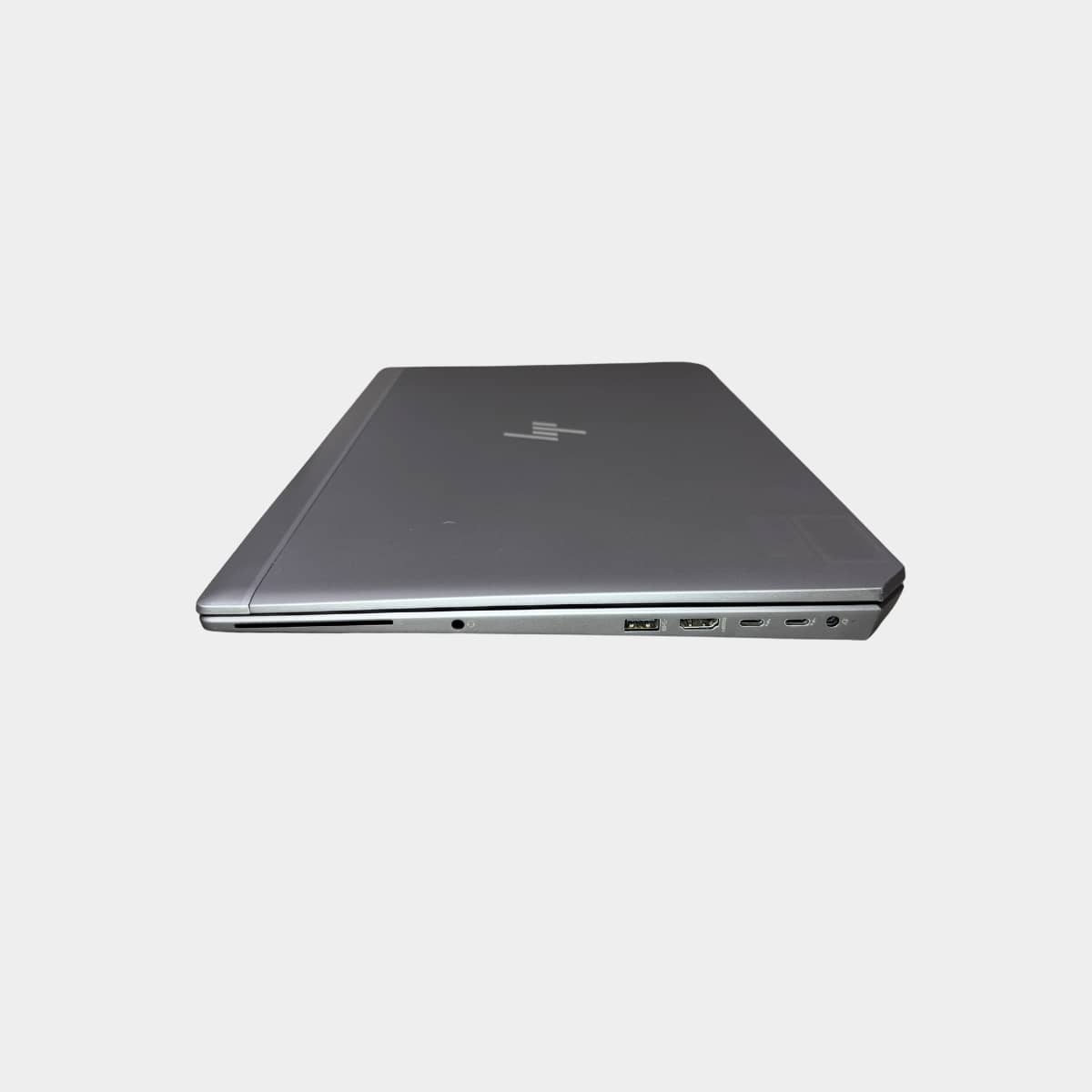 HP ZBook 15 G6 kairė pusė su USB ir HDMI jungtimis tipe c 