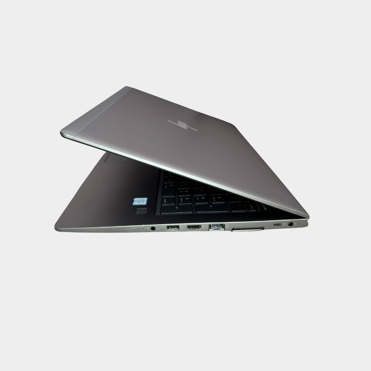 HP ZBook 15u G5 kairė pusė, USB-C ir HDMI jungtys