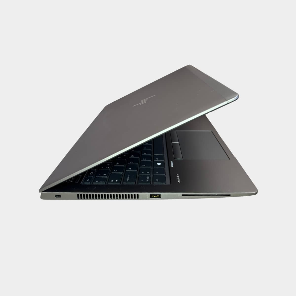 HP ZBook 15u G5 dešinė pusė, USB ir audio jungtys