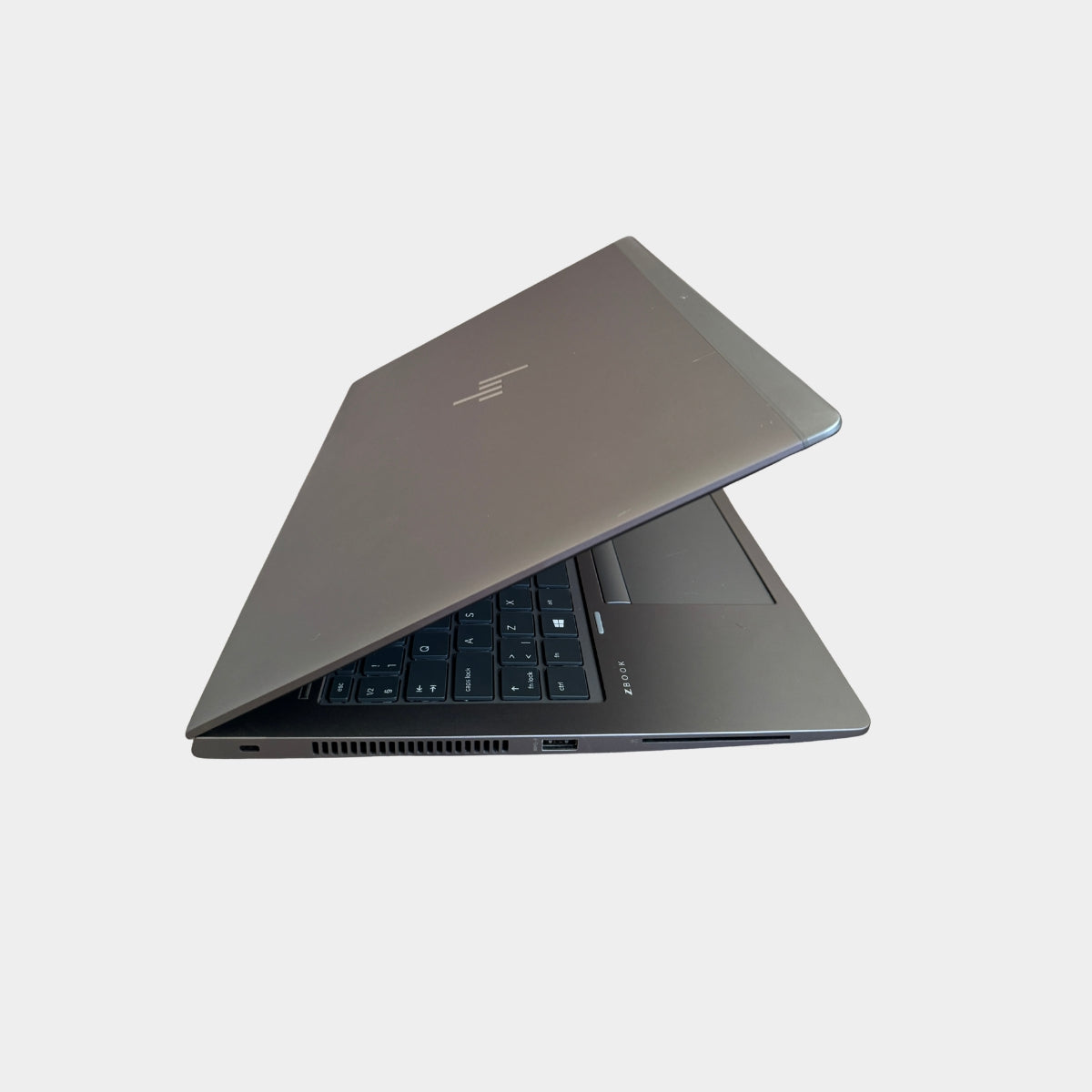 HP ZBook 15u G6 dešinė pusė, USB ir LAN jungtys