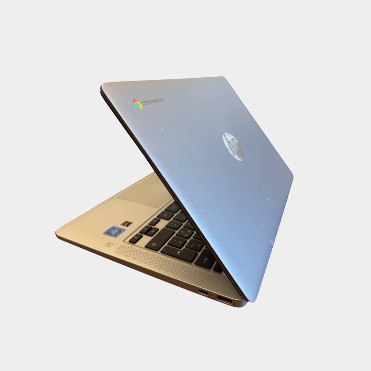 HP Chromebook 14a kairė pusė, USB-C jungtys
