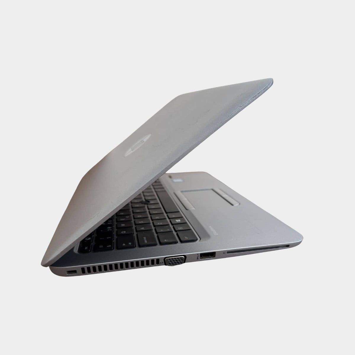 HP EliteBook 820 G4 kairė pusė, nešiojamo kompiuterio jungtys