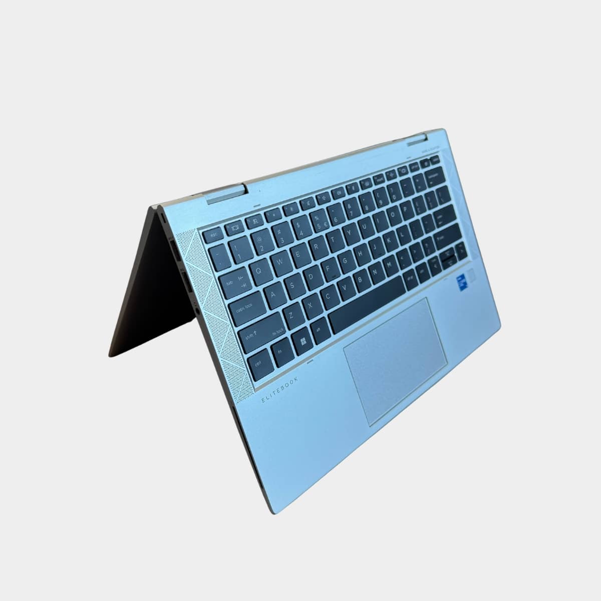 HP EliteBook x360 830 G8 dešinė pusė, USB ir audio jungtys