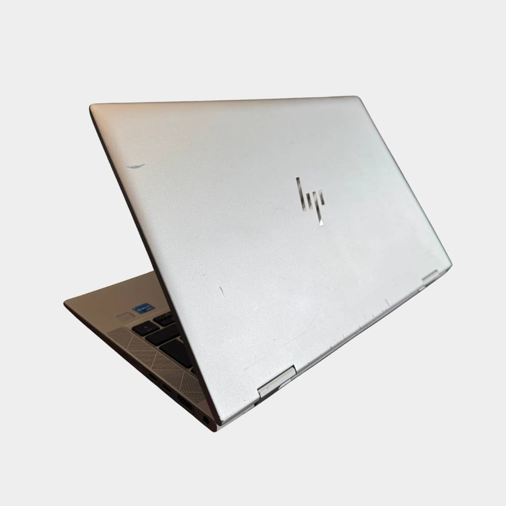 HP EliteBook x360 830 G8 dešinė pusė, USB ir audio jungtys