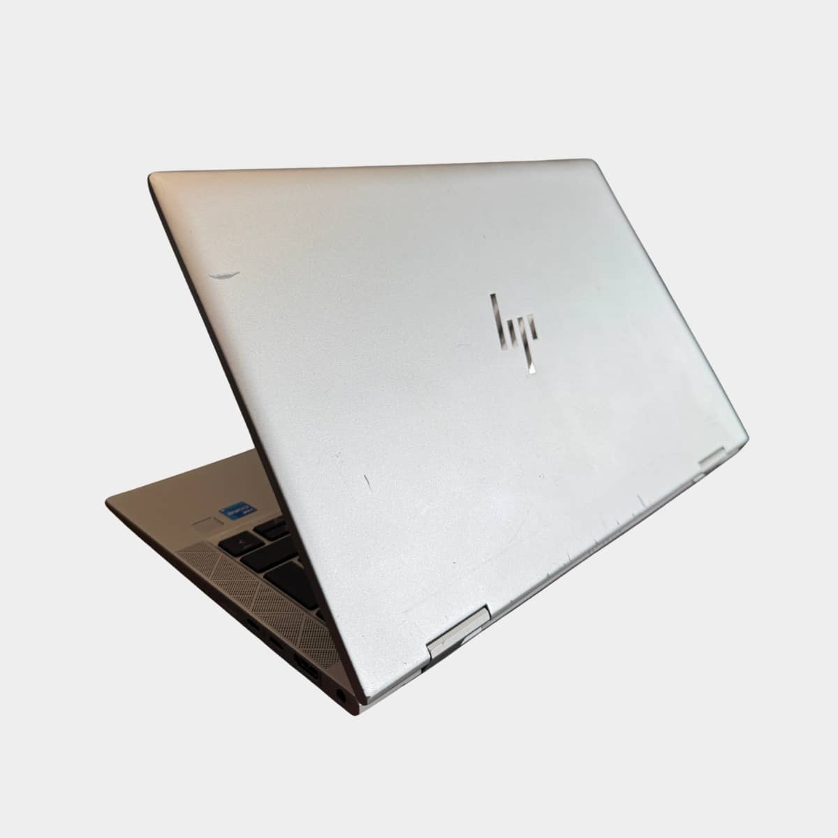 HP EliteBook x360 830 G8 dešinė pusė, USB ir audio jungtys