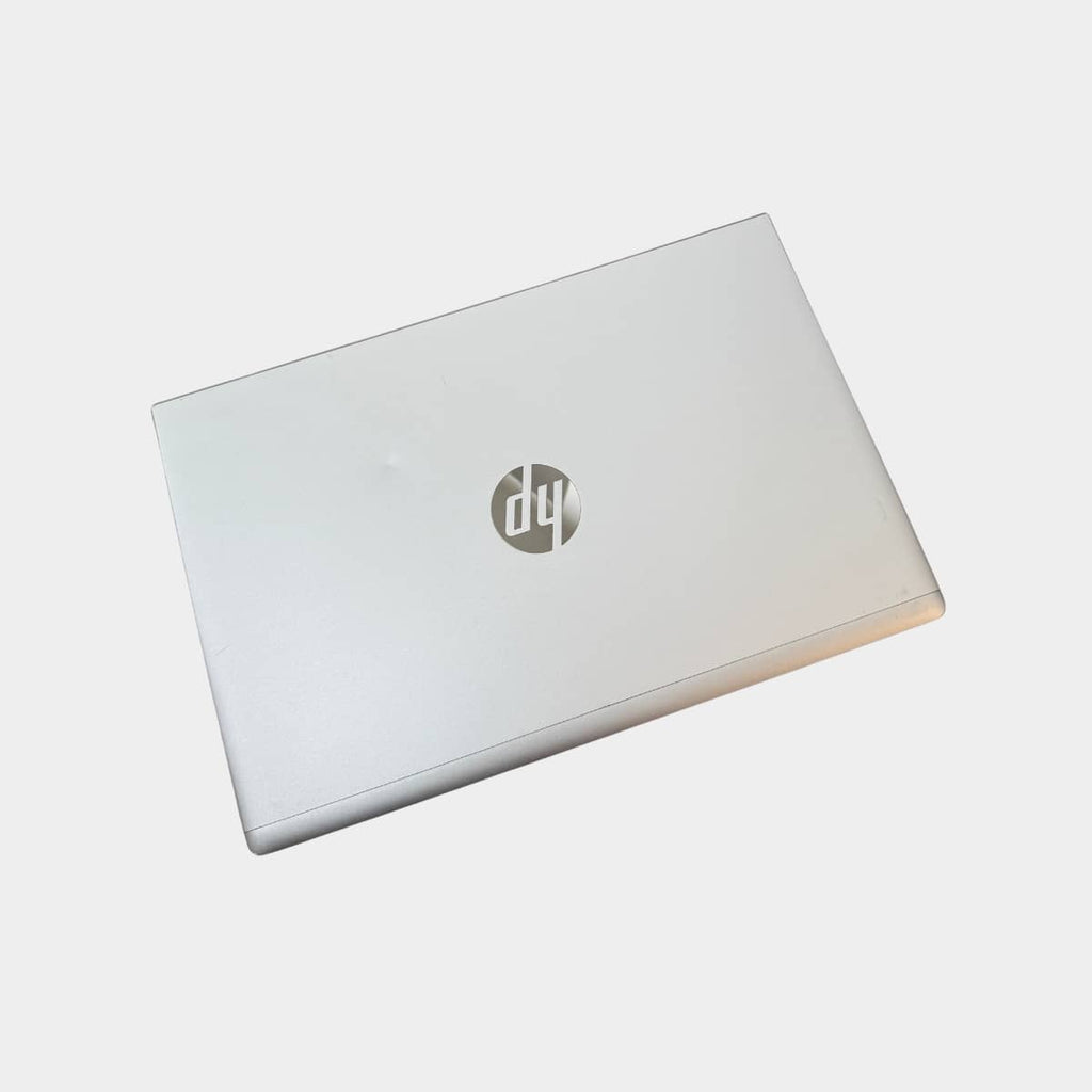 HP ProBook 640 G8 verslo klasės nešiojamas kompiuteris su apšviesta klaviatūra ir geros būklės baterija.