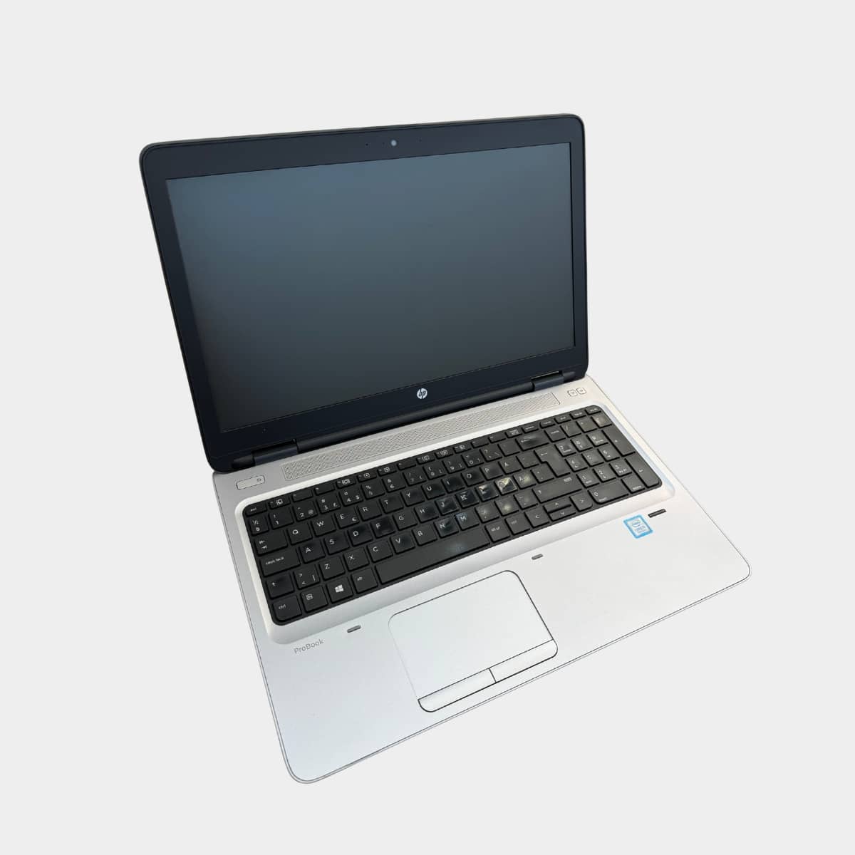 HP ProBook 650 G3 i5-7200U su 15,6 colių ekranu.