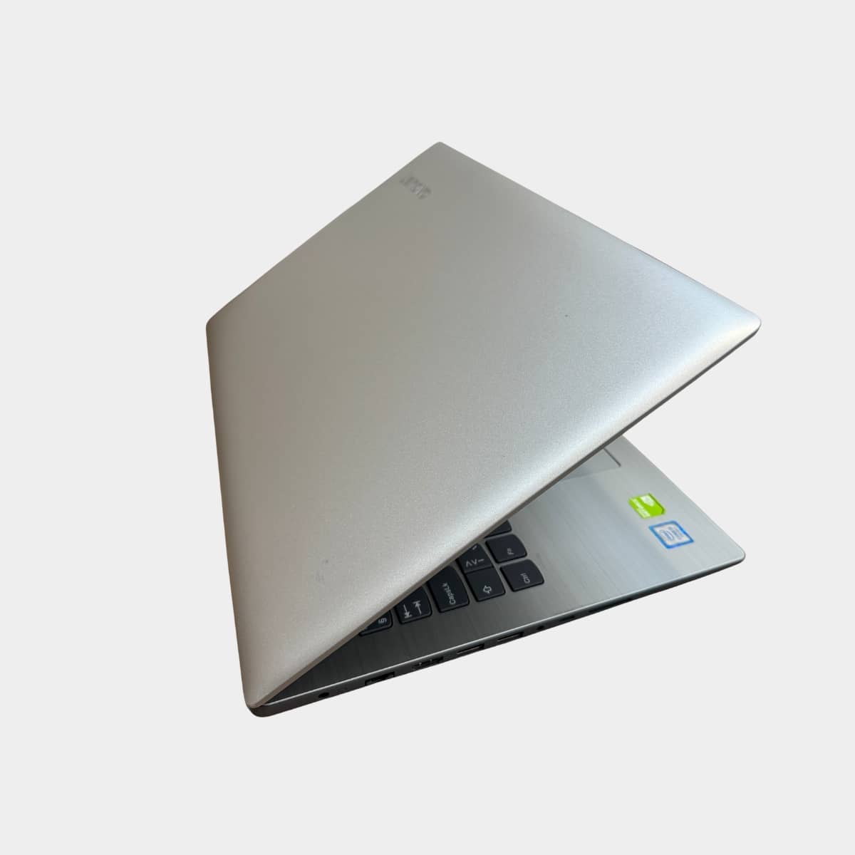 Lenovo IdeaPad 320-15IKB su atskira NVIDIA GeForce 940MX vaizdo plokšte.