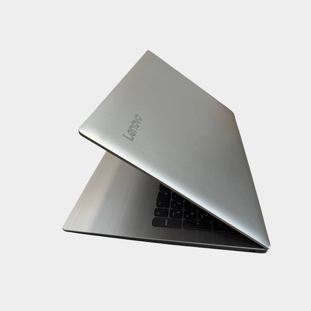 Lenovo IdeaPad 320-15IKB Intel Core i3-7100U 8GB RAM 256GB SSD NVIDIA 940MX.