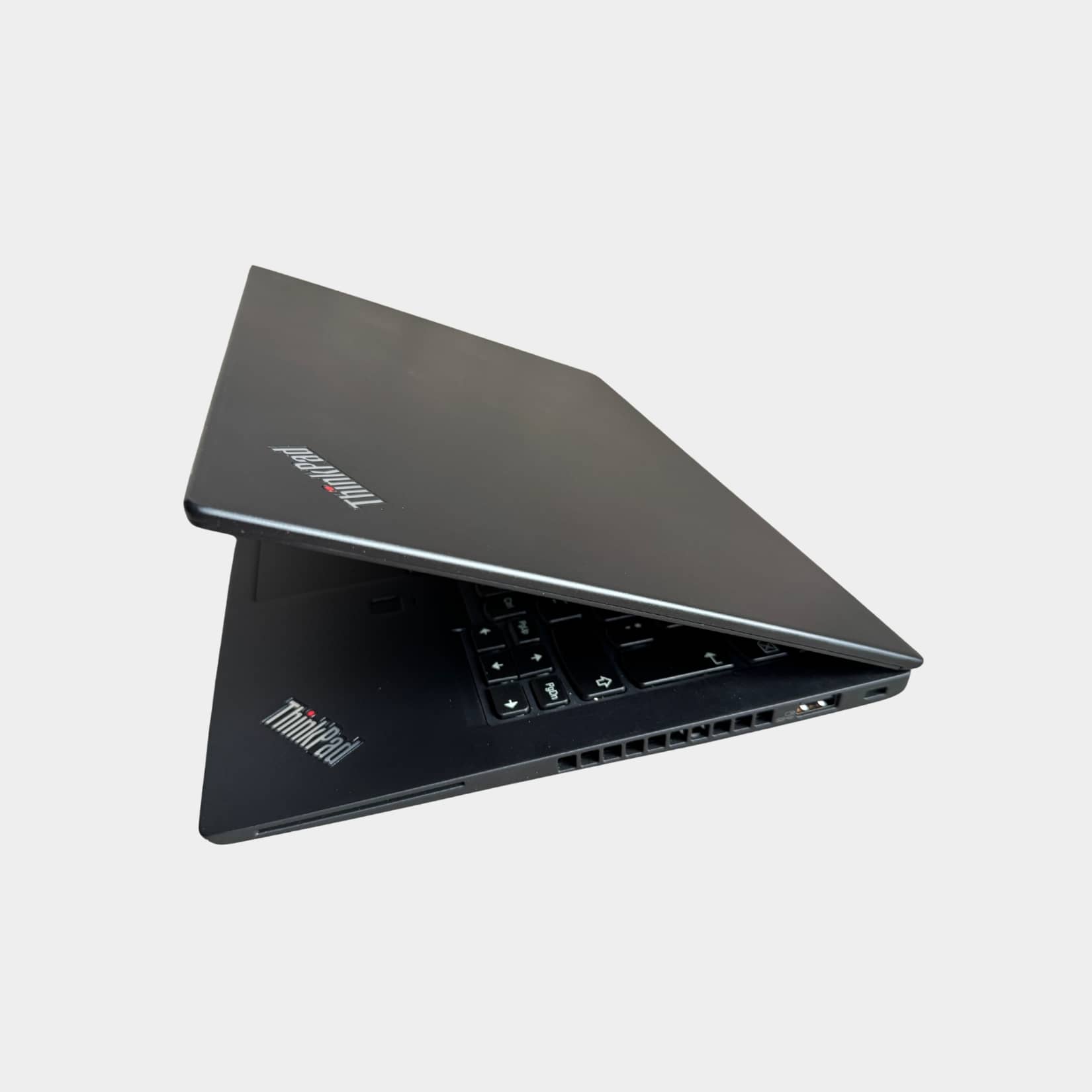  Lenovo ThinkPad A285 kairė pusė, USB-C ir HDMI jungtys 