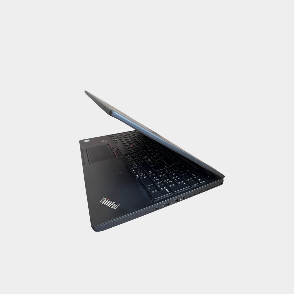  Lenovo ThinkPad P51 kairė pusė, profesionalaus nešiojamo kompiuterio jungtys 