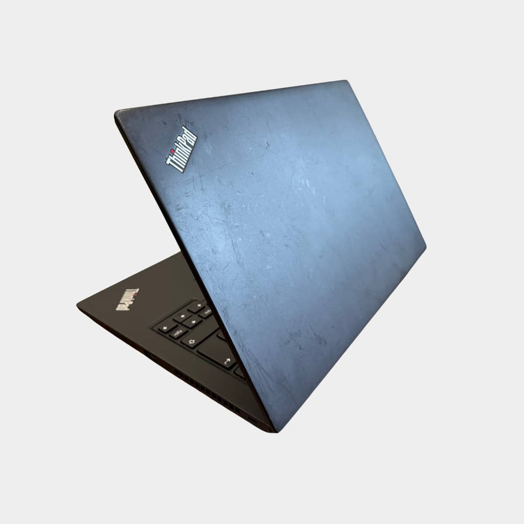 Lenovo T480s dešinė pusė, USB ir LAN jungtys