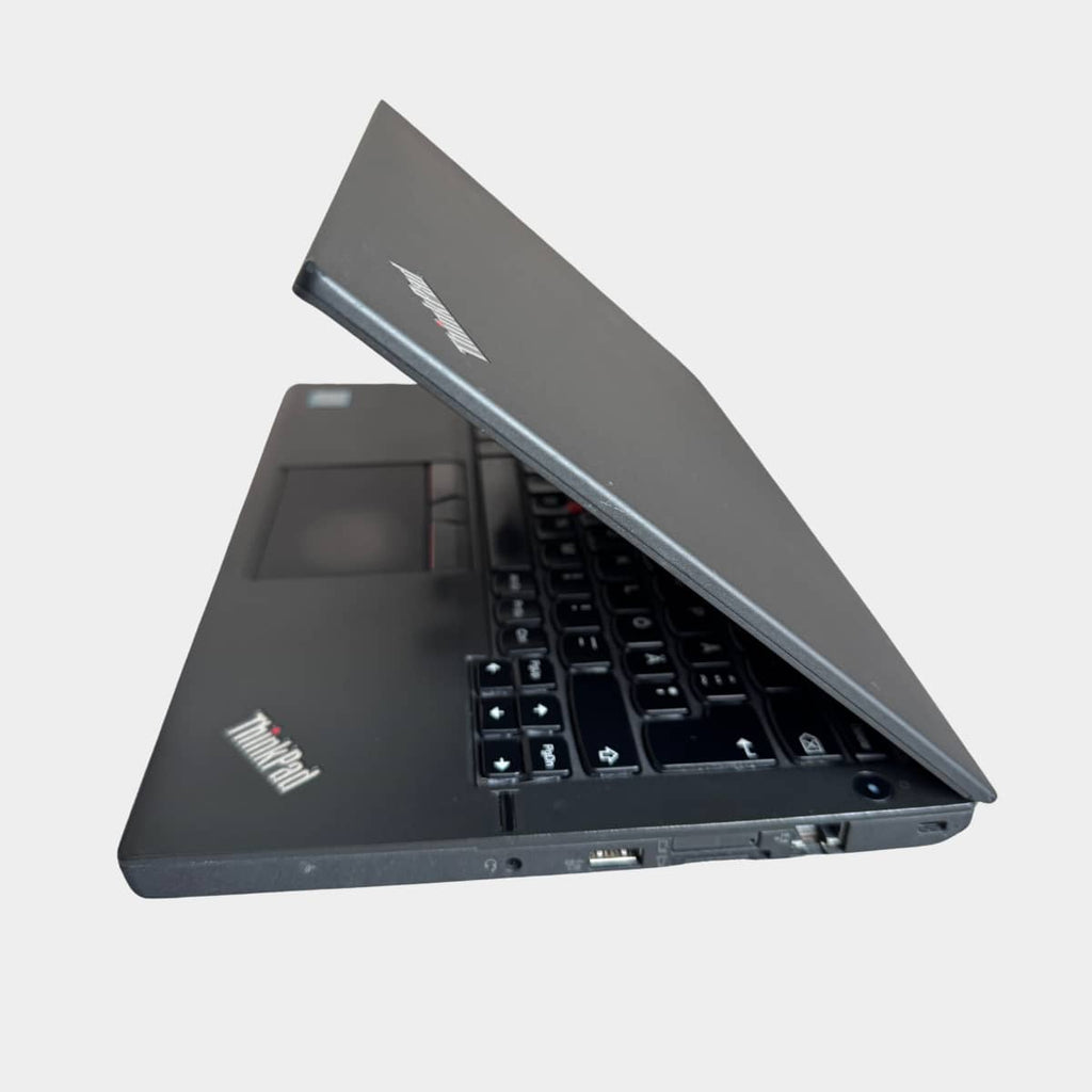 Lenovo ThinkPad X260 dešinė pusė, USB ir LAN jungtys