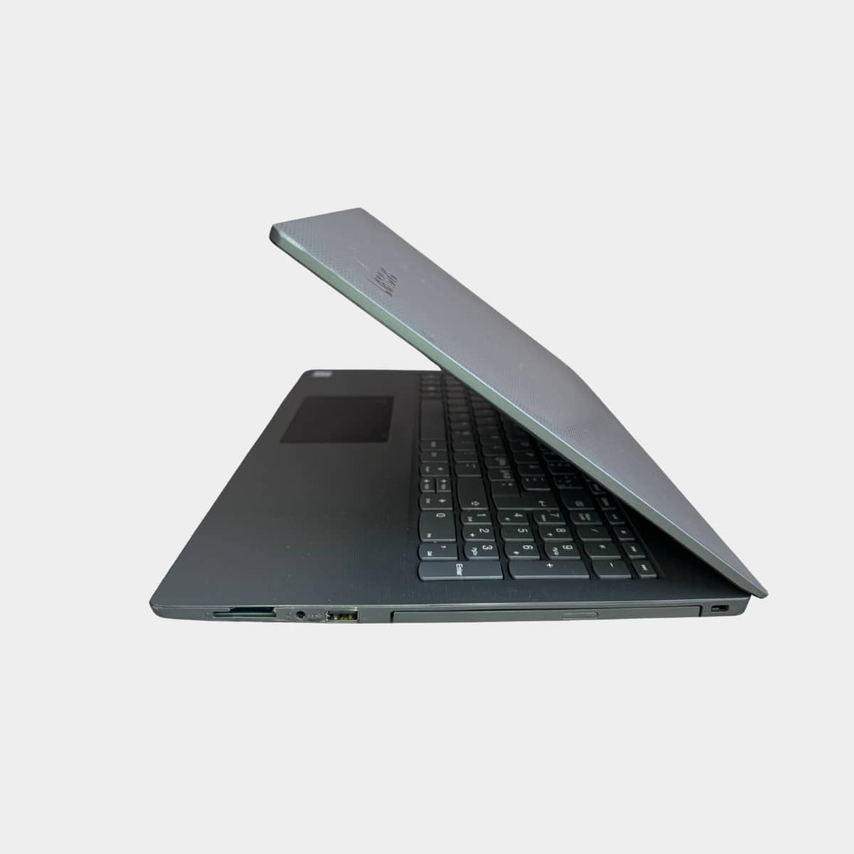 Lenovo V130-15IKB pasuktas i kaire