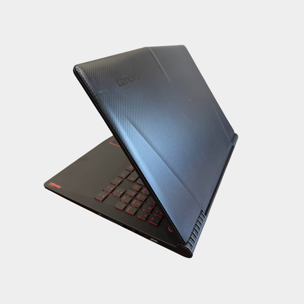 Lenovo Y520 kairė pusė, USB ir HDMI jungtys