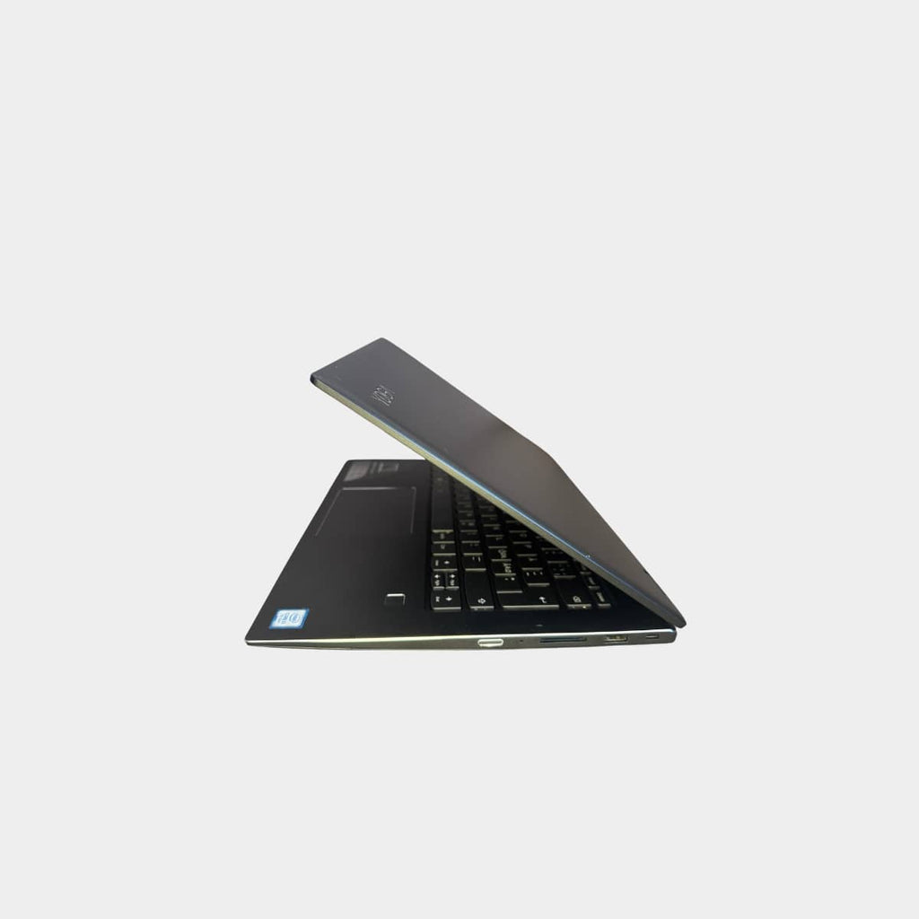 Lenovo Yoga 520-14IKB pasuktas i kaire
