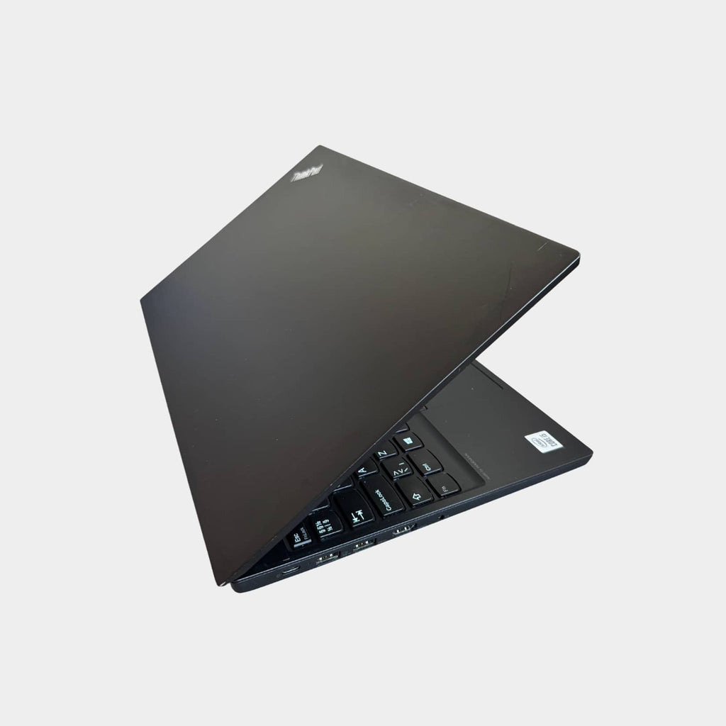 Lenovo ThinkPad E15 dešinė pusė, USB ir LAN jungtys