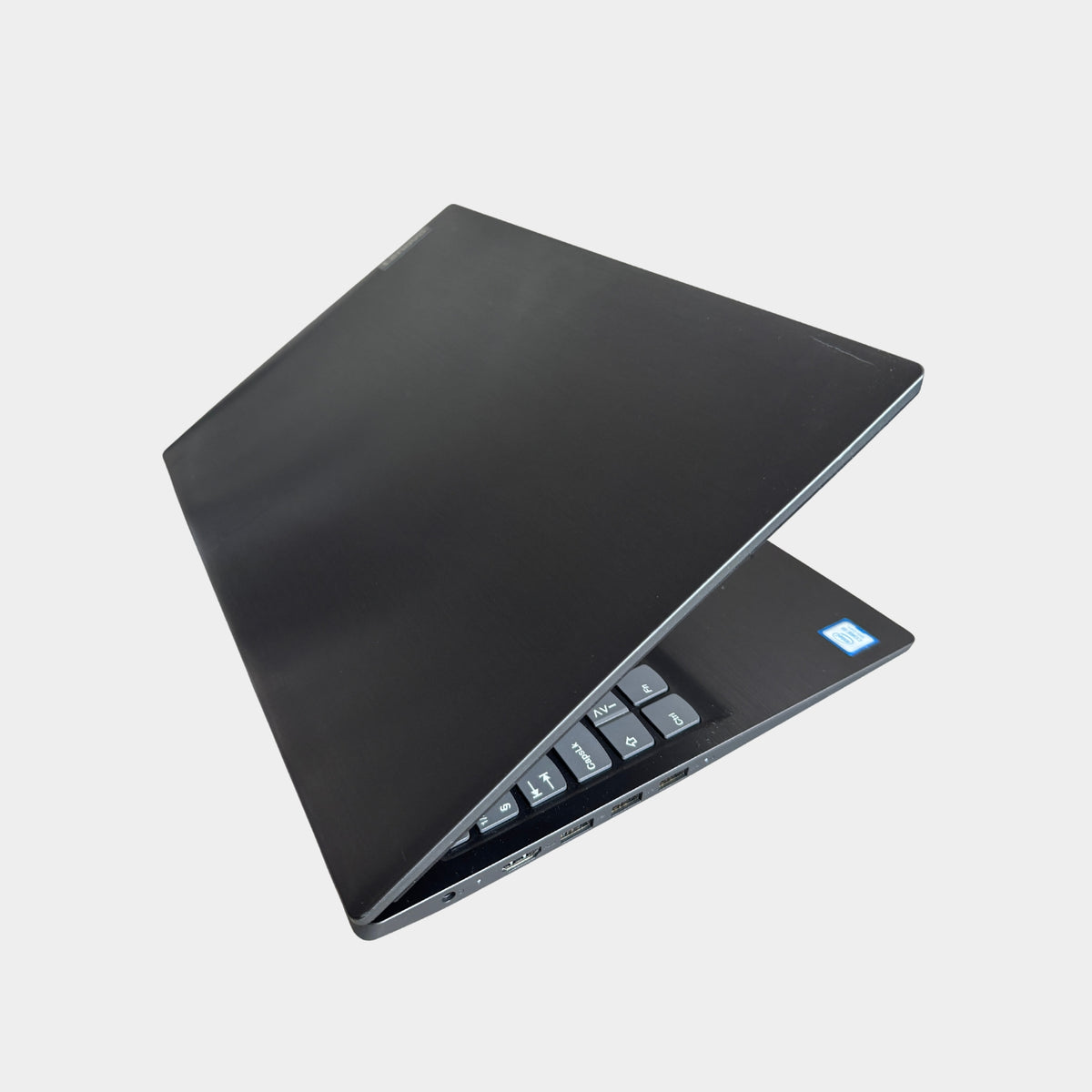 Lenovo IdeaPad S145-15IWL kairė pusė, USB ir HDMI jungtys
