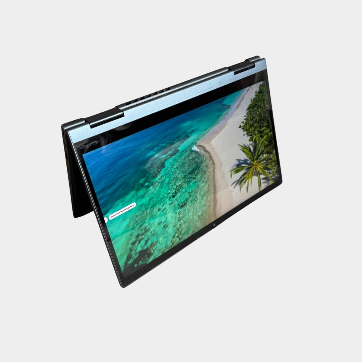 Lenovo ThinkPad C13 Yoga Chromebook naudojamas planšetės režimu