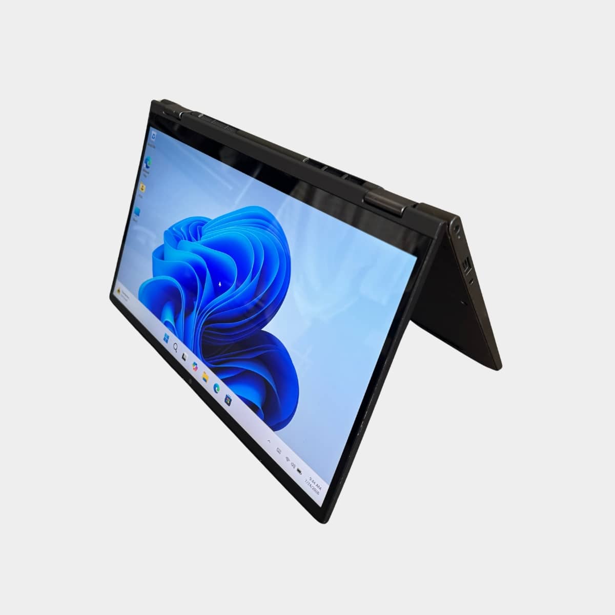 Lenovo Yoga C640 kairė pusė, USB-C jungtys
