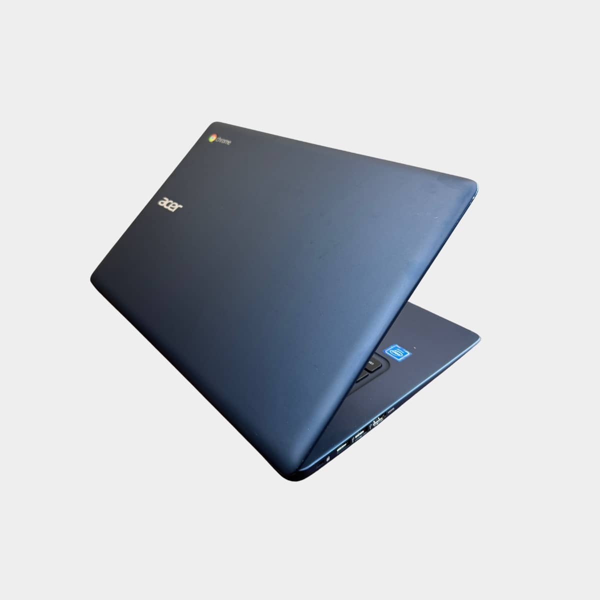 Acer Chromebook 14 CB3-431 dešinė pusė, USB ir audio jungtys