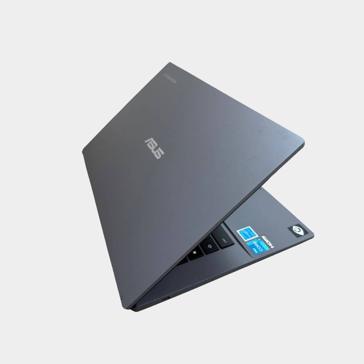 ASUS Chromebook CX3402CB 8GB RAM 128GB SSD su ChromeOS operacine sistema.