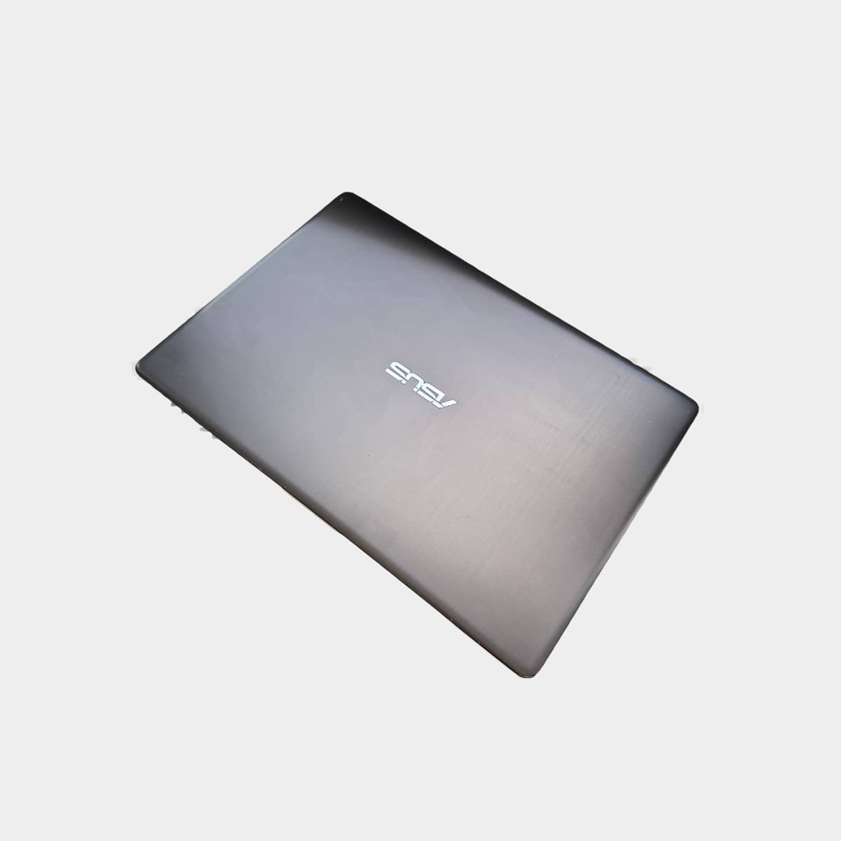ASUS X430FA uždarytas, plonas ir kompaktiškas nešiojamas kompiuteris