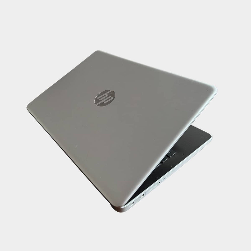 HP 14-cf0019no kairė pusė, USB ir HDMI jungtys