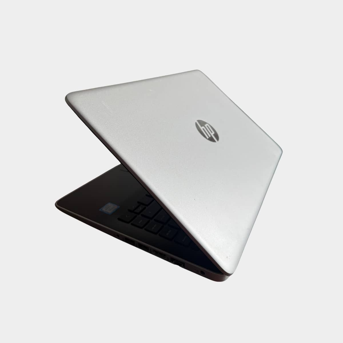 HP 14-cf0019no dešinė pusė, USB ir audio jungtys