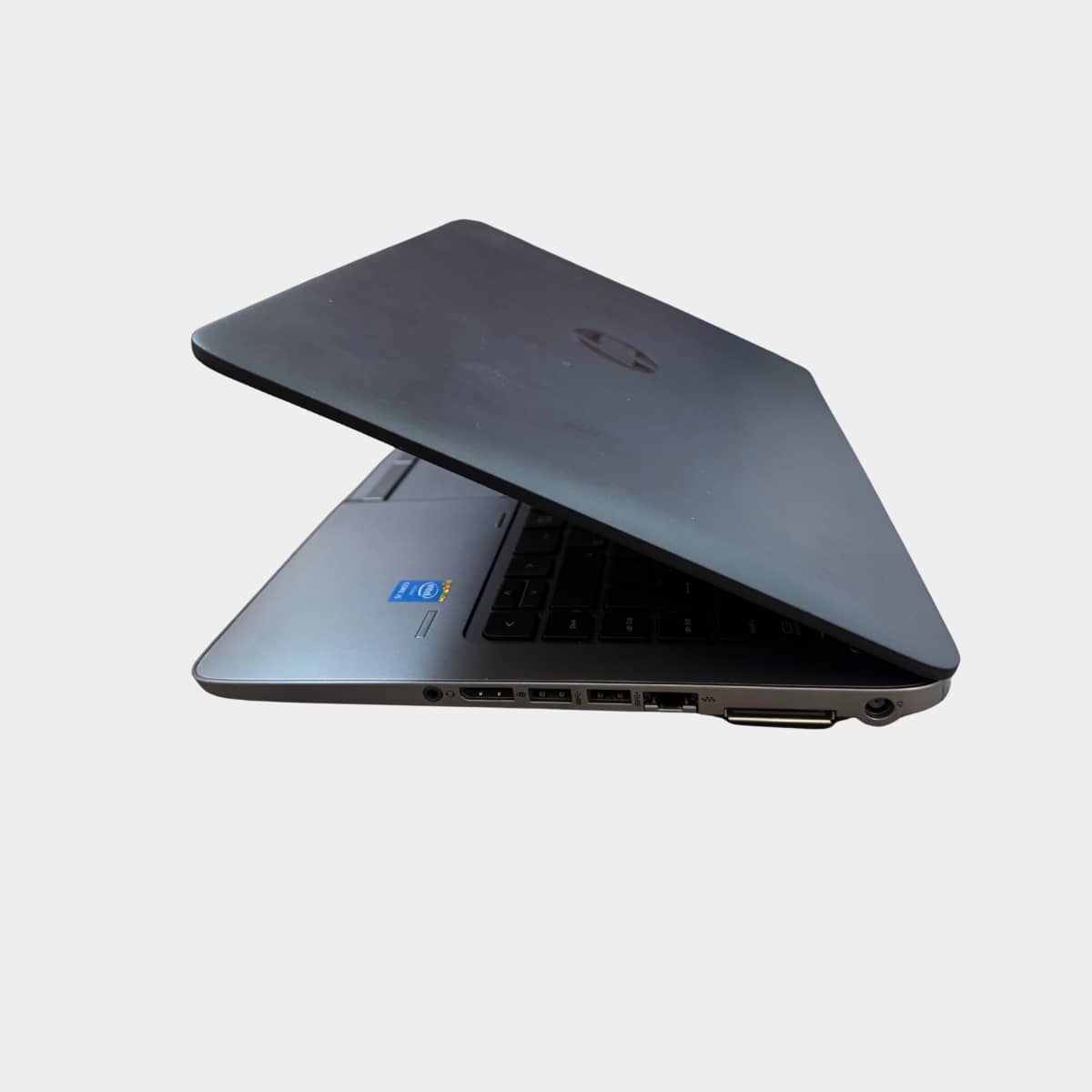 hp elitebook 840 g2.jpg kaire puse
