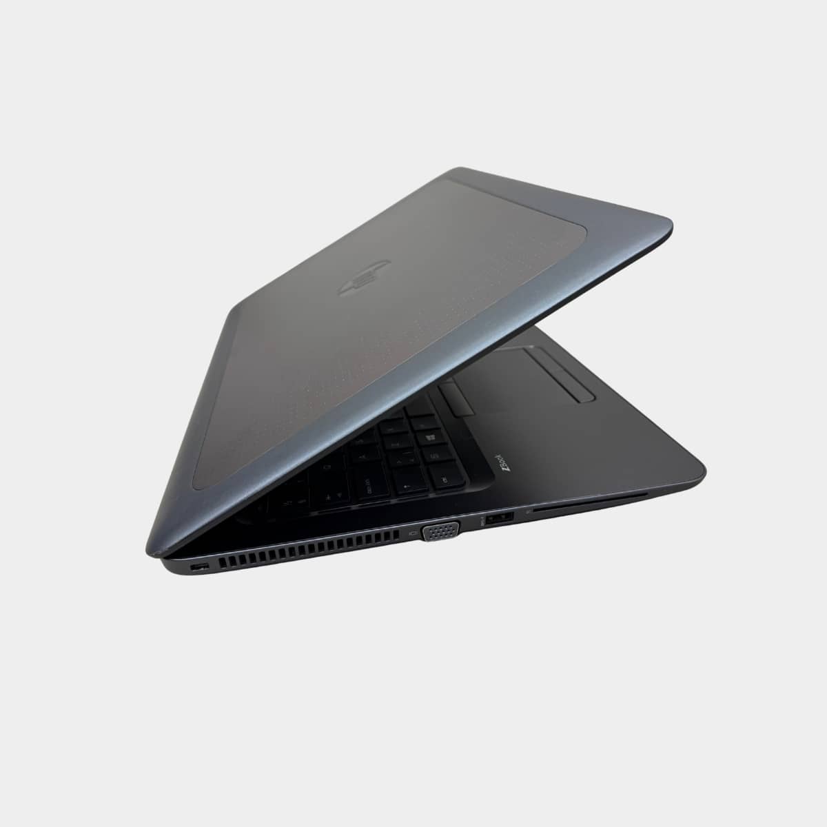 HP ZBook 15u G3 su AMD FirePro W4190M ir Windows 10.