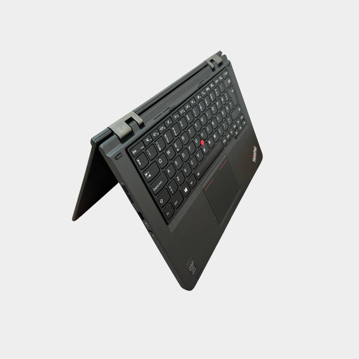  Lenovo ThinkPad Yoga su apšviesta klaviatūra ir touchscreen ekranu 